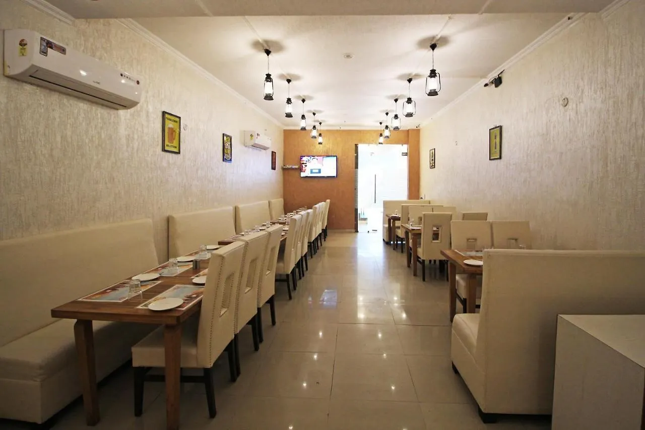Capital O 18777 Chanson Hotels Delhi  3*, Delhi (National Capital Territory of India) India